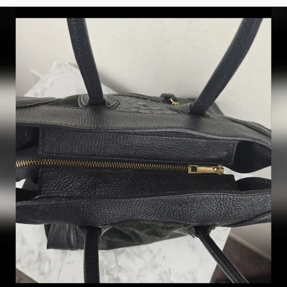 Chic Black Croc-Embossed Tote Bag - Picture 3 of 10